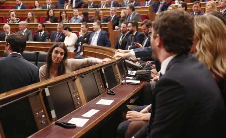 Irene Montero justifica su aplauso al Rey por «respeto a las instituciones»