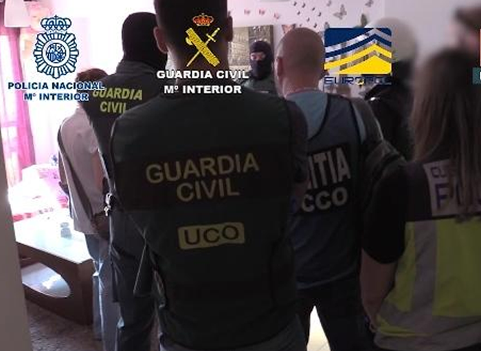 Cae un grupo que explotaba a mujeres captadas con el método 'Lover Boy' 1 Moncloa Desmantelado un grupo criminal que explotaba a mujeres captadas con el método Lover Boy en Rumanía