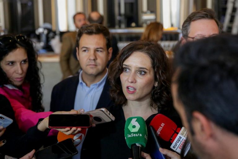 Ayuso carga contra Vox: ve «un sinsentido» ligar el pin parental a los Presupuestos