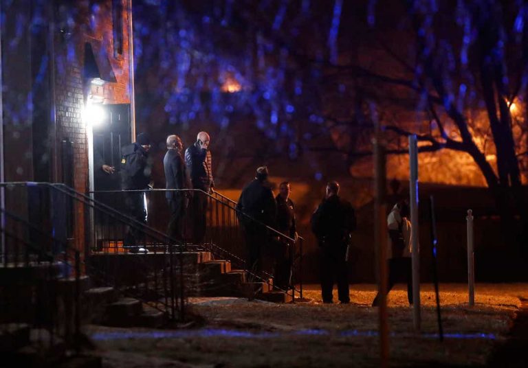 «Terrible» tiroteo causa la muerte de cuatro jóvenes de entre 19 y 21 años