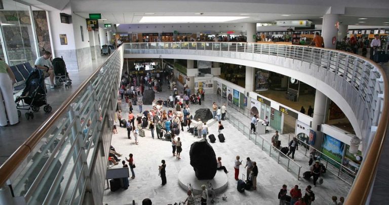 Detenida una mujer en Lanzarote por intentar volar al Reino Unido con documentación falsa