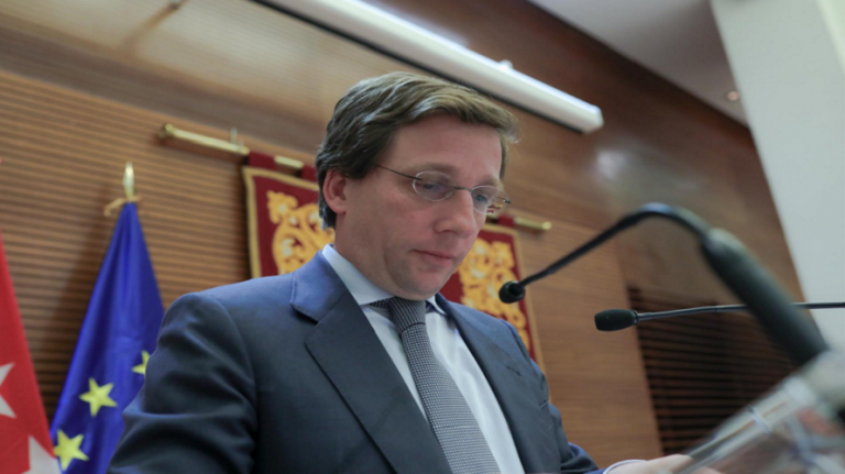 Almeida se convierte en la nueva estrella del PP y Casado lo explota