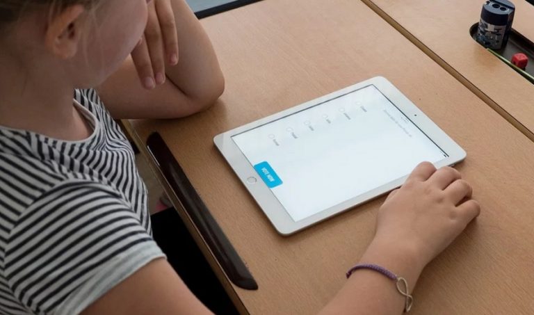 Colapsan el Campus Virtual de la USC para visibilizar la falta de recursos