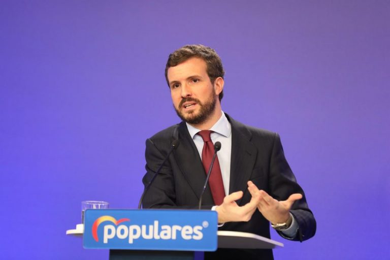Casado pide a Sánchez eficacia y material sanitario con urgencia
