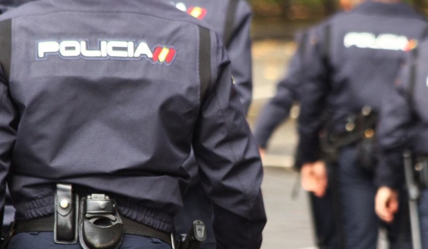 policías