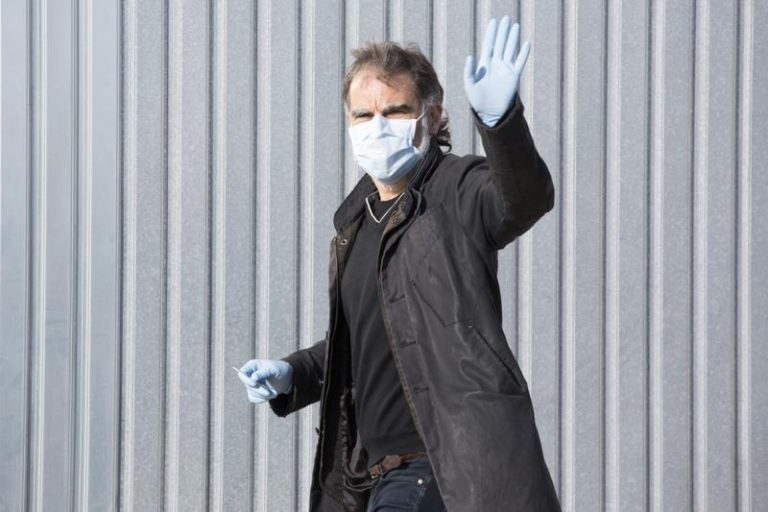 Jordi Cuixart sale de prisión y llega a su empresa con mascarilla y guantes