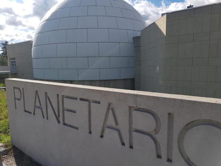 Planetario de Madrid programa nuevas sesiones para disfrutar en casa de la astronomía, astrofísica y cosmología