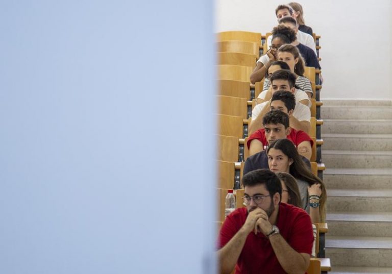 Celaá no contempla aplazar la Selectividad hasta septiembre: «Sería mucho esfuerzo para el alumnado»