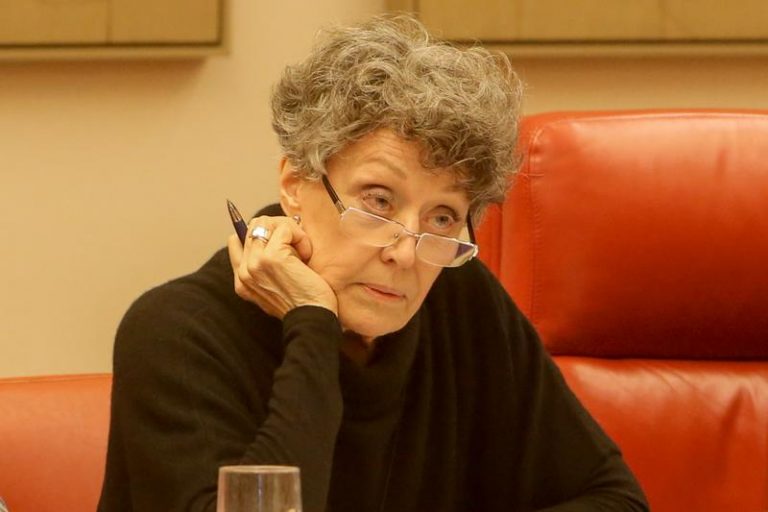 El PP y Vox acusan al PSOE de «bloquear» el control a Rosa María Mateo