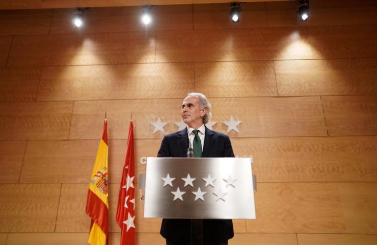 Madrid tacha de «poco ambicioso» el documento con indicadores epidemiológicos del Gobierno para la desescalada