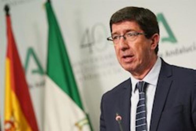 Andalucía propone revisiones médicas antes de volver al trabajo presencial y medir temperaturas de acceso