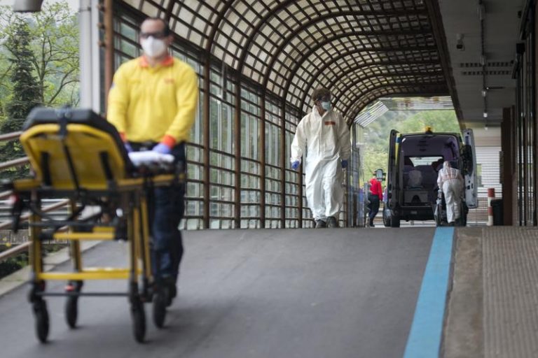Cataluña suma 9.923 muertes, 159 más en el último día