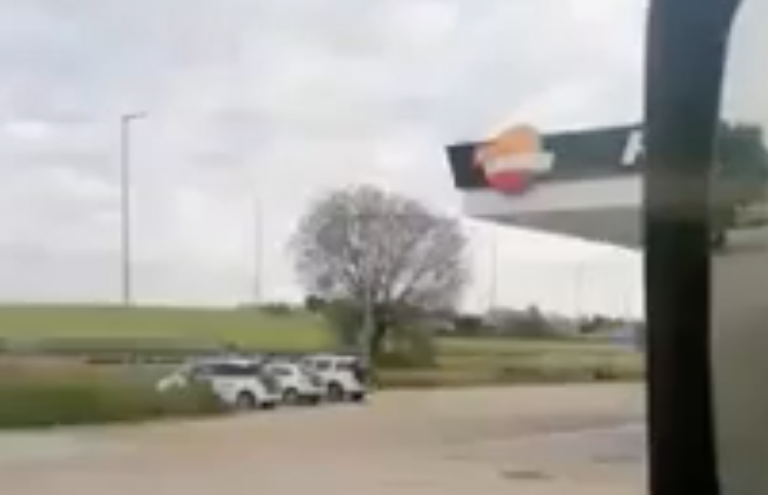 El vídeo que indigna a los camioneros: Privilegios para la Guardia Civil en una gasolinera El vídeo que indigna a los camioneros: Privilegios para la Guardia Civil en una gasolinera