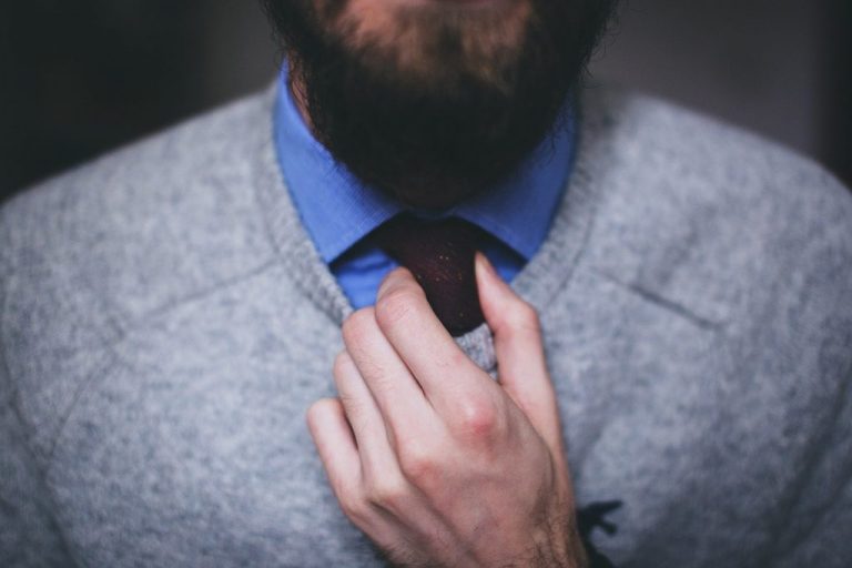 ¿Debes tener cuidado con el pelo y con la barba por el coronavirus?