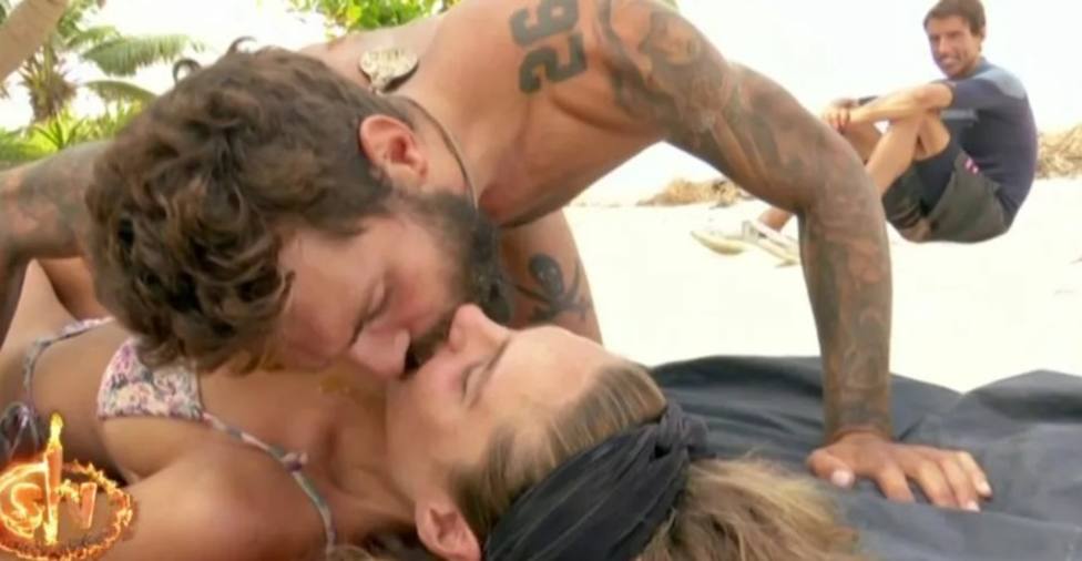 beso con Ivana en Supervivientes