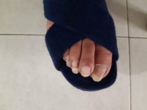 Así es el desastroso traslado de ancianos entre residencias de la Comunidad de Madrid 1 Moncloa pie anciano