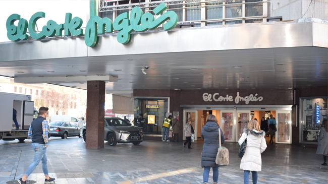 escalerasa precinteadas en El Corte Inglés