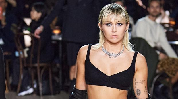 miley cyrus nombres famosos