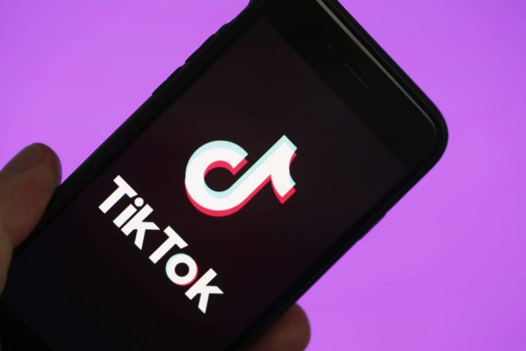 ¡Y dicen que te espían! Así ha respondido Tik Tok al decir que espía los iPhone 4 Moncloa Tik Tok y el espionaje