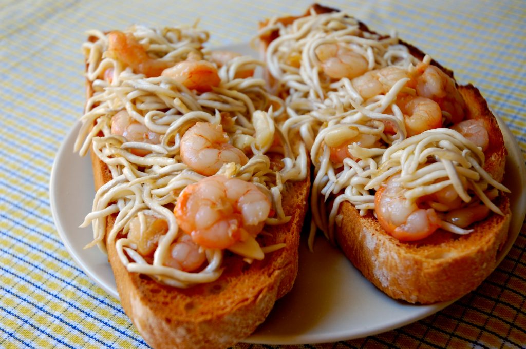 tostas gulas gambas