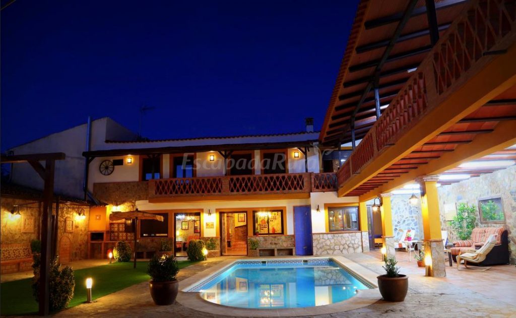 el paraiso de brovales piscina