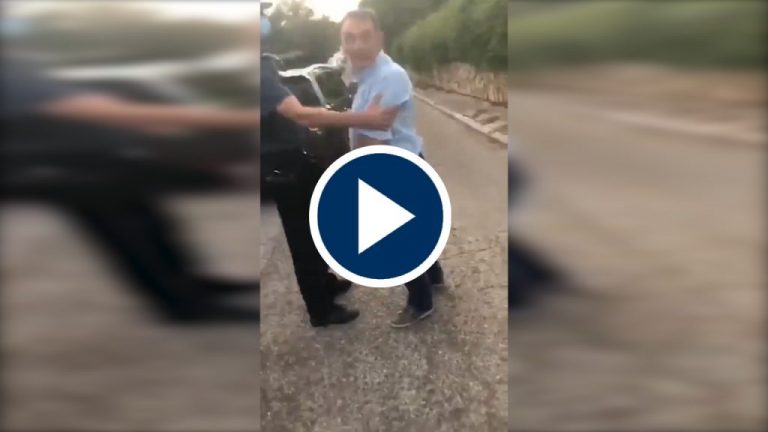 «¡Comunista! ¡Macarra!» : Decenas de personas despellejan a Enrique Santiago al salir del chalet de Iglesias «¡Comunista! ¡Macarra!» : Decenas de personas despellejan a Enrique Santiago al salir del chalet de Iglesias
