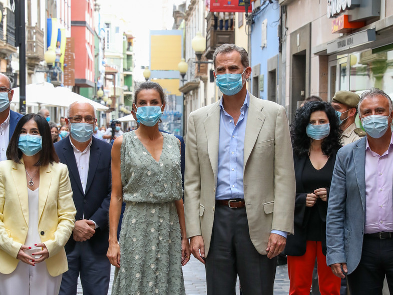 Felipe VI surfea sus escándalos con ayuda del papel 1 Moncloa Felipe VI