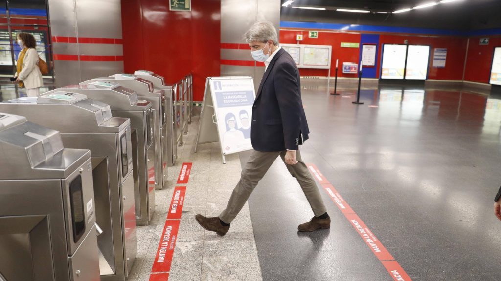 ¿Es obligatoria la mascarilla si voy en coche, moto, bici o patinete eléctrico? 2 Moncloa Guía de preguntas y respuestas sobre el uso de la mascarilla