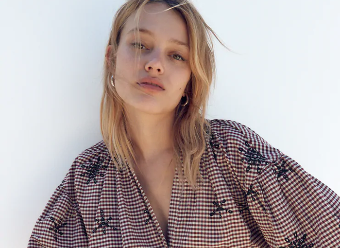 BLUSA CUADROS BORDADOS DE ZARA