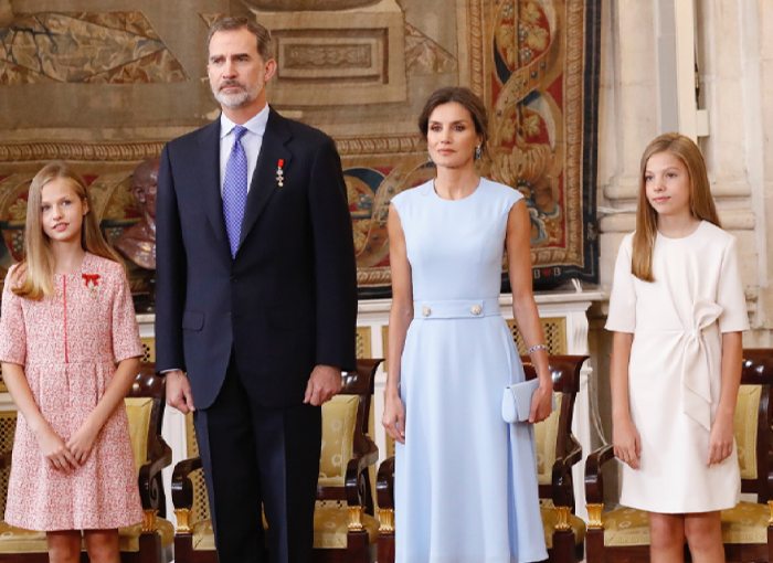SI SE DIVORCIA DE FELIPE VI, LETIZIA PIERDE LA TUTELA DE SUS HIJAS