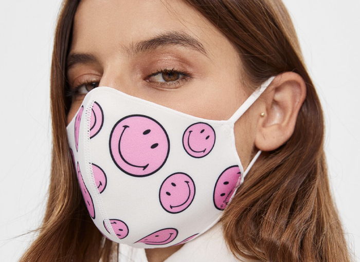 COBERTOR FACIAL SMILEY DE BERSHKA