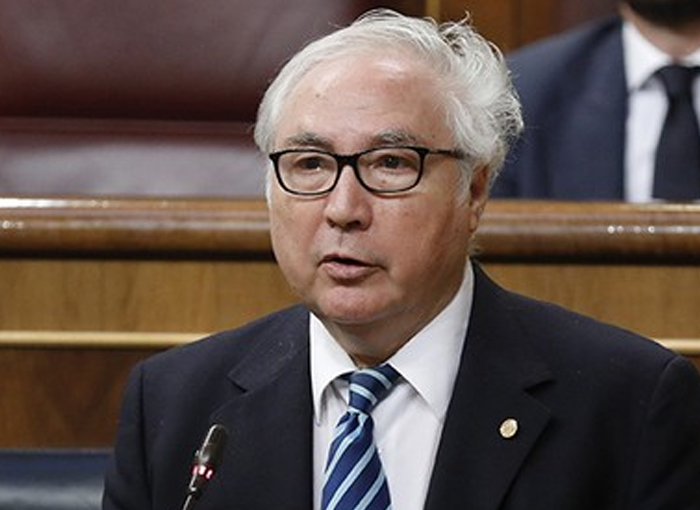 MANUEL CASTELLS ARREMETE CONTRA FELIPE VI