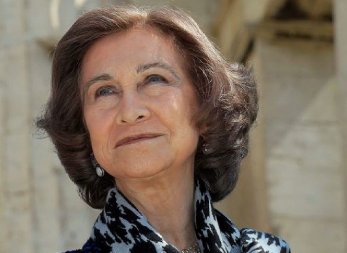LA REINA EMÉRITA COLABORA EN LA LIBERACIÓN DE UNA TORTUGA