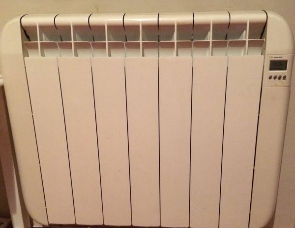 Radiadores de bajo consumo: Cómo ahorrar en la factura de la luz y no pasar frío 2 Moncloa Qué son los radiadores de bajo consumo