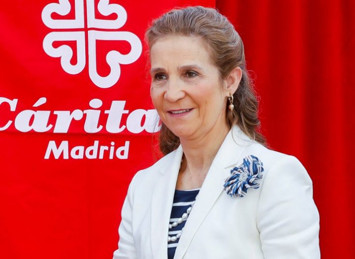 LA INFANTA ELENA Y SUS 20 ESCOLTAS