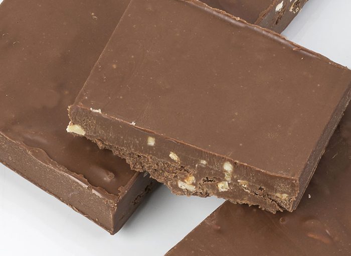 ENFRÍA EL TURRÓN DE DE CHOCOLATE EN LA NEVERA