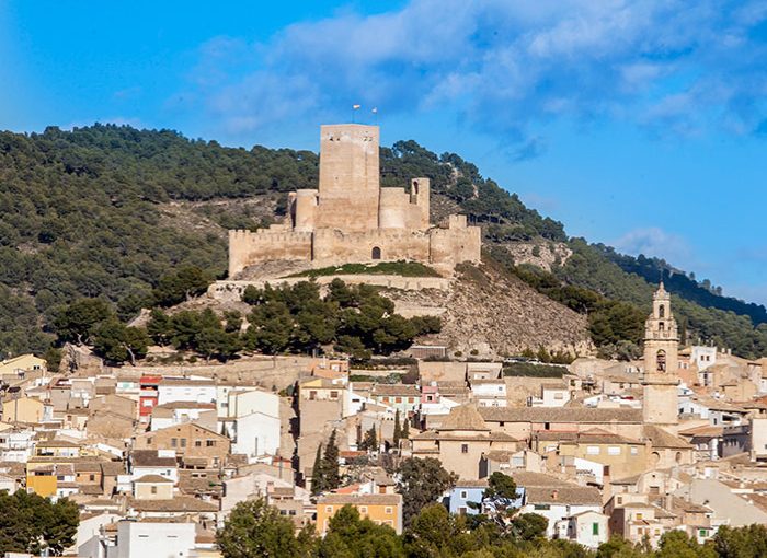 BIAR, UN PUEBLO PRESIDIDO POR UN IMPONENTE CASTILLO