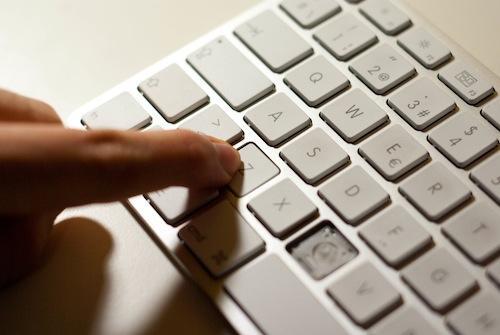 Cómo limpiar a fondo el teclado de tu PC 5 Moncloa Desmóntalo