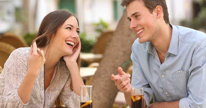 Cómo ligar con éxito en las apps de citas 4 Moncloa interactuar realidad