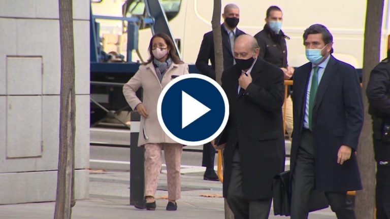 Martínez culpa al PP de haberle entregado «a las fauces de la prensa» Martínez culpa al PP de haberle entregado «a las fauces de la prensa»