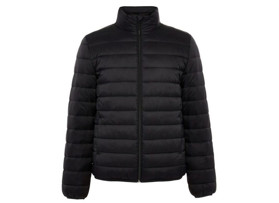 PLUMÍFERO ACOLCHADO LISO NEGRO CON CUELLO ALTO