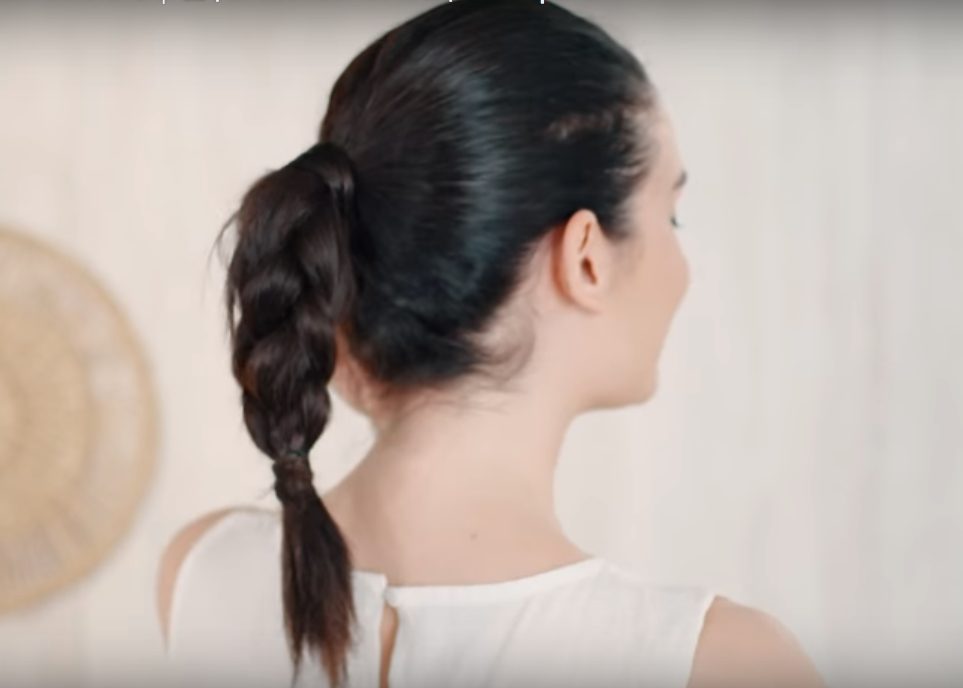 coleta con trenzas