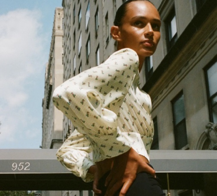 Camisas de Zara en rebajas para fardar de estilo por menos de 10 euros