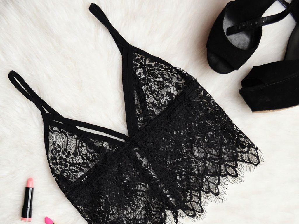 A coste 0: planes 'calientes' para sorprender a tu pareja el día de Reyes 2 Moncloa lenceria pareja