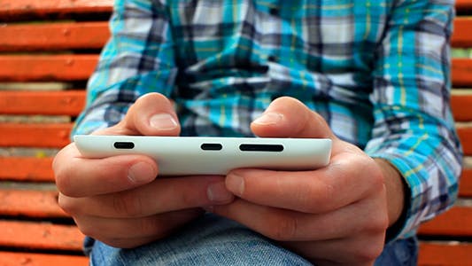 Tinder: no caigas en las mentiras más repetidas 4 Moncloa ocultar estado emocional