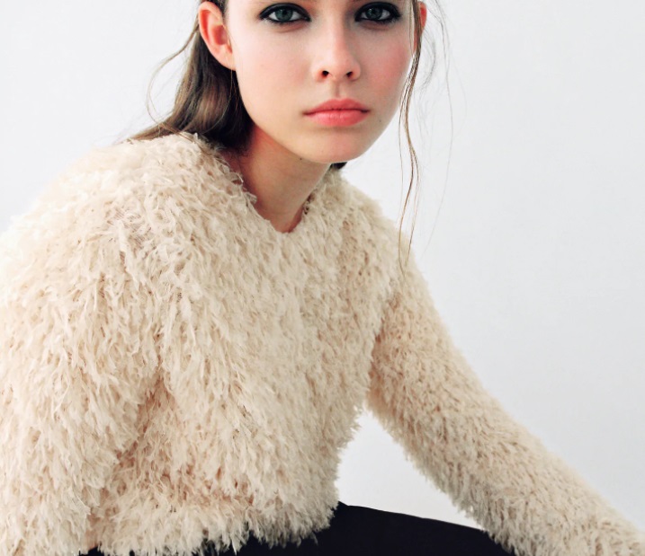 sudadera efecto plumas