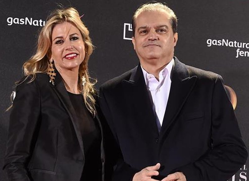 DEDICADO A LA TELEVISIÓN Y A SU FAMILIA