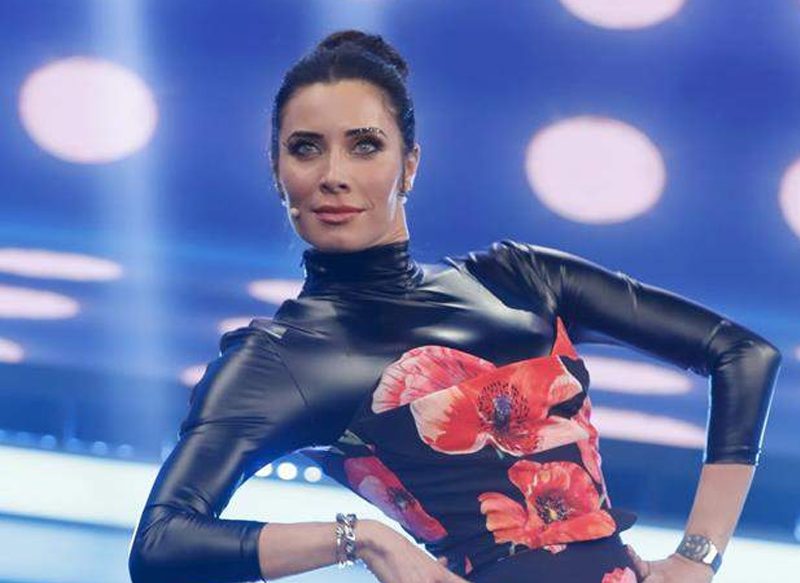 CRITICAS A PILAR RUBIO
