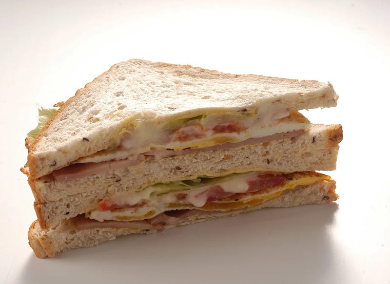 PREPARACIÓN DEL SÁNDWICH DE MONTECRISTO