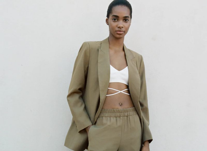 BLAZER SATINADA SIN BOTÓN DE ZARA